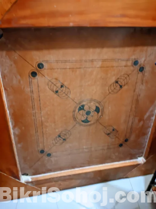 Carrom board